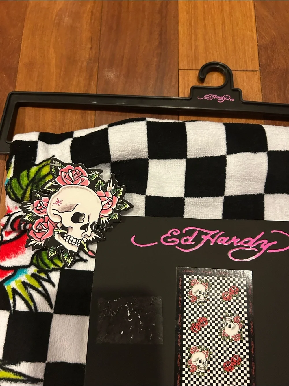 Ed Hardy 100% Cotton Beach Towel 36 in x 68 in NWT